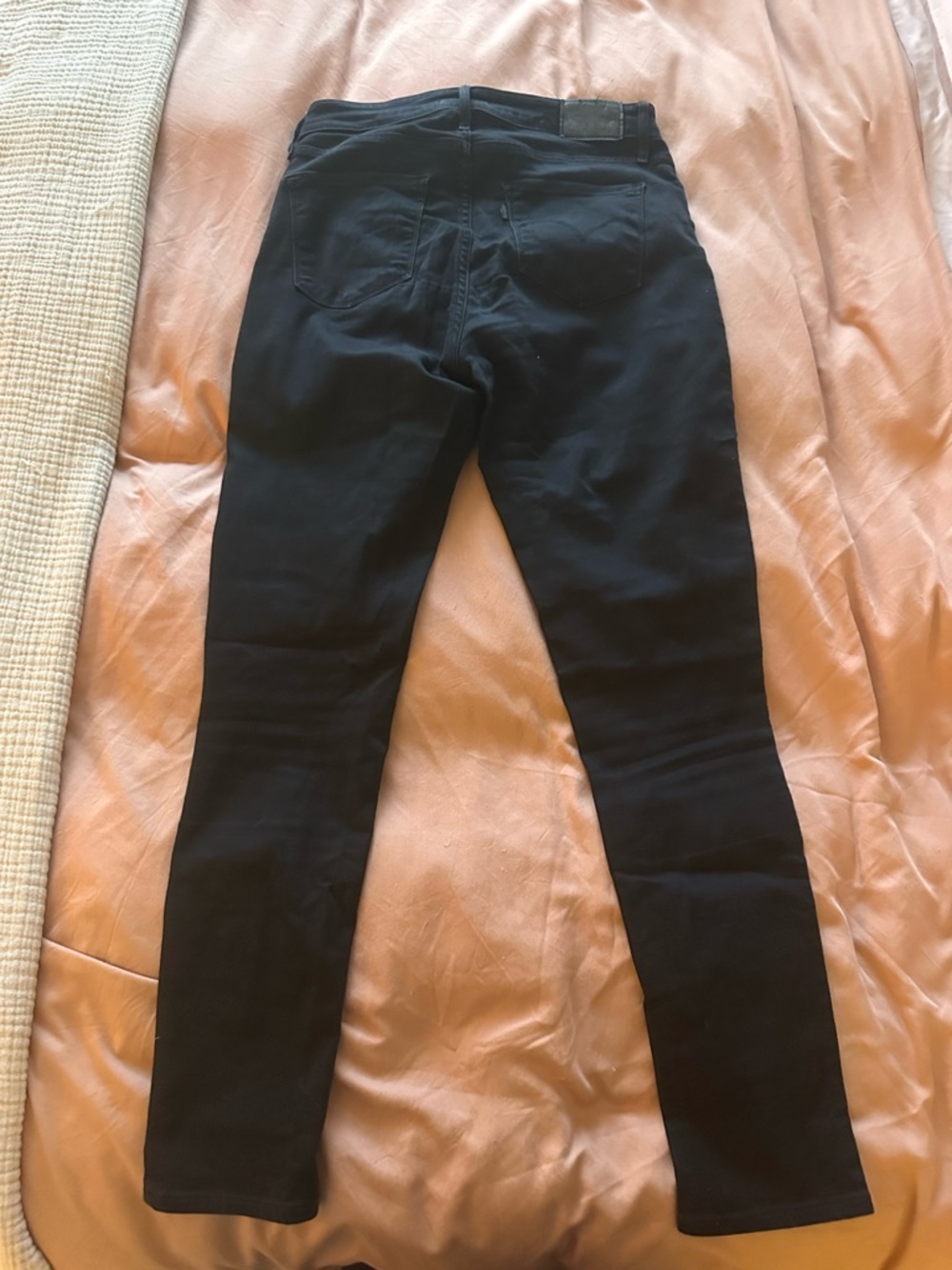 Levi’s 721 High Rise Skinny Jeans – Black
Size 30